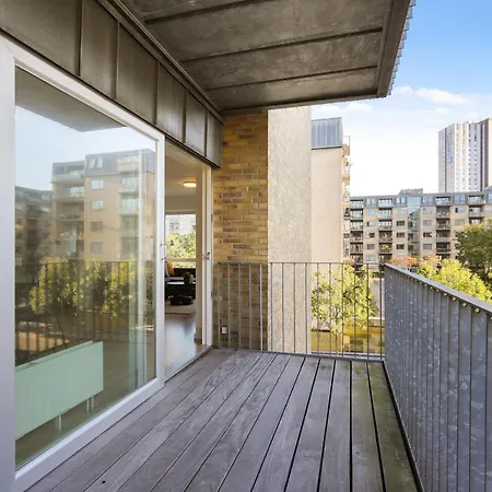 New With Balcony & Best Location In Cph 아파트