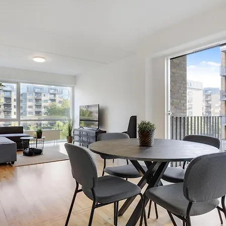 New With Balcony & Best Location In Cph 아파트 *
