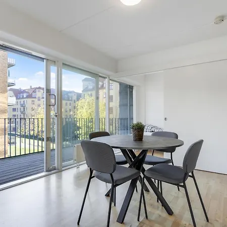 New With Balcony & Best Location In Cph 코펜하겐